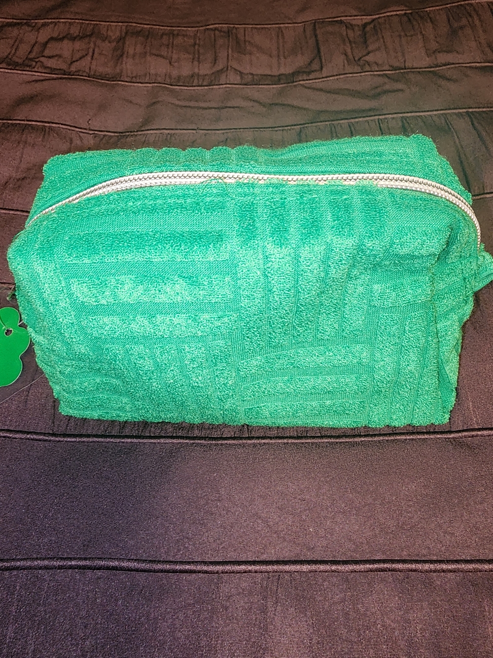 NWT $15 Ulta Beauty Green Quilted Cosmetic Pouch with Makeup Accessories - Picture 7 of 8